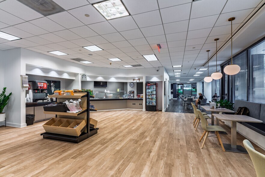 More Photos Of 301 Perimeter Ctr N, Atlanta Unknown For Lease