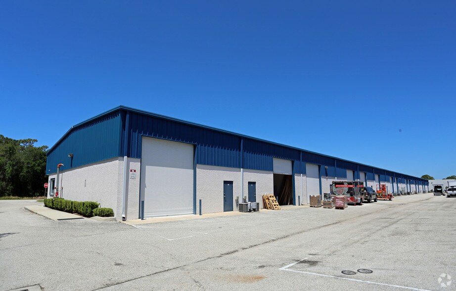 More Photos Of 5103 Lena Rd, Bradenton Light Distribution For Lease