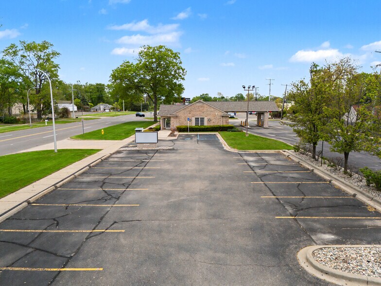 More Photos Of 29049 Joy Rd, Westland Bank For Lease