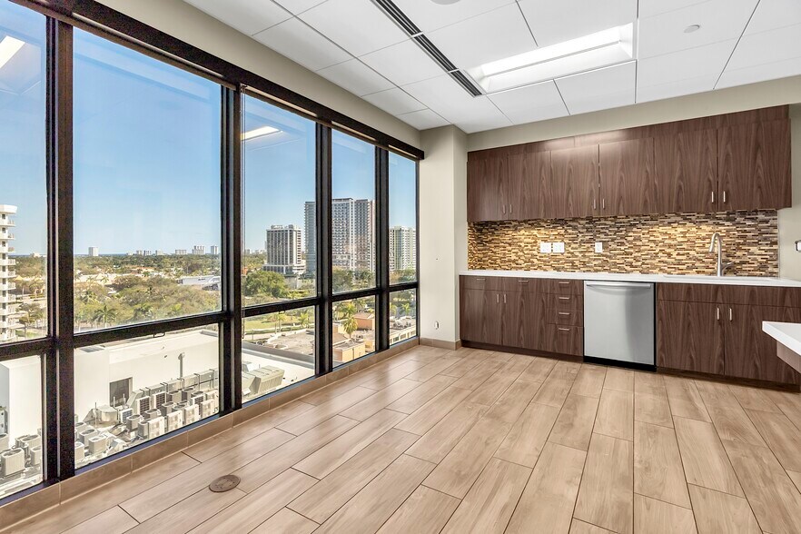 More Photos Of 1909 Tyler St, Hollywood Office For Lease