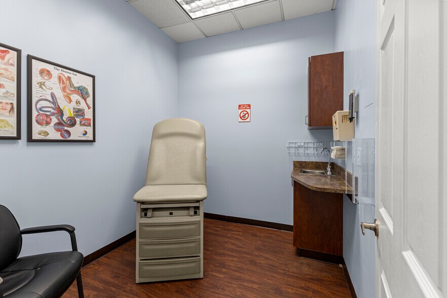 More Photos Of 13403 W 7 Mile Rd, Detroit Medical For Lease