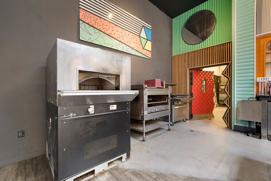 More Photos Of 229 Broadway St, Chico Bar For Sale