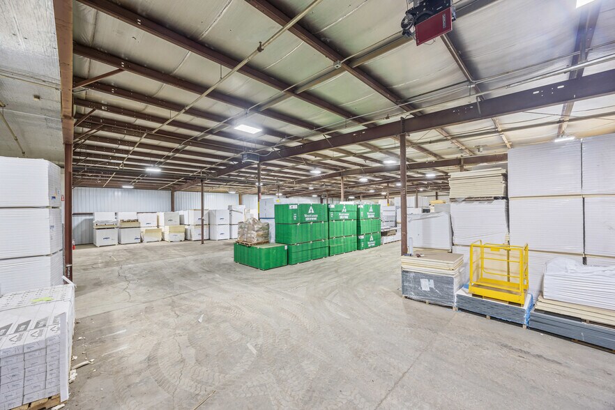 More Photos Of 3931 37th Ave SW, Fargo Manufacturing For Lease