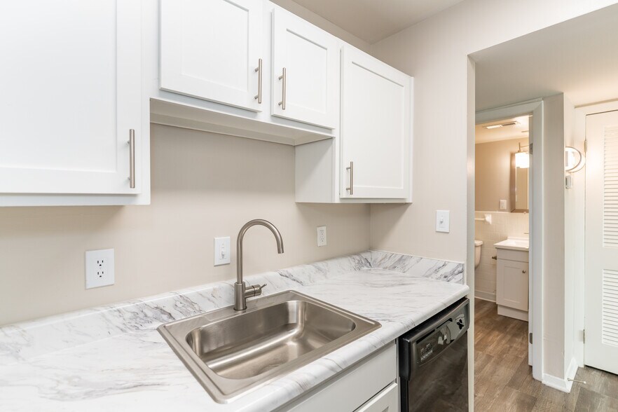 More Photos Of 495 Nelson Dr, Newport News Apartments For Sale