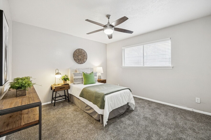 More Photos Of 15545 El Estado Dr, Dallas Multifamily For Sale