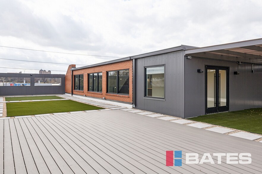 More Photos Of 131 Yorktown St, Dallas Showroom For Sale