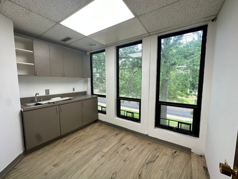 More Photos Of 74 Pascack Rd, Park Ridge Medical For Lease