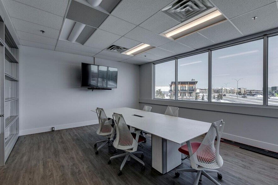 More Photos Of 2903 Kingsview Blvd SE, Airdrie Showroom For Sale
