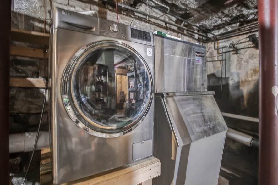 More Photos Of 314 State St, Alton Restaurant For Sale