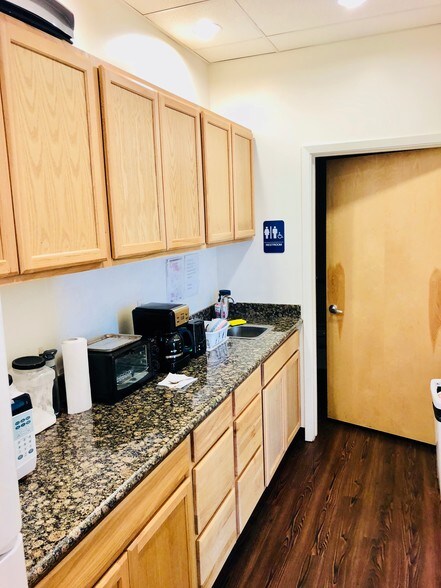 More Photos Of 1229 Creekway Dr, Sugar Land Medical For Lease