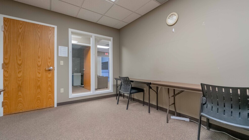 More Photos Of 600 Vale Park Rd, Valparaiso Flex For Lease