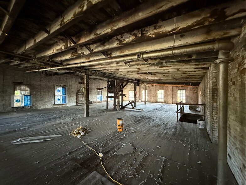 More Photos Of 285 Second St, Troy Warehouse For Sale
