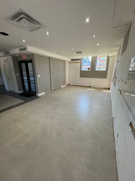 More Photos Of 326 Sheppard Ave E, Toronto Storefront Retail Office For Lease