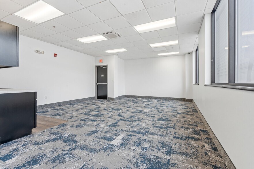 More Photos Of 920 Lafayette Rd, Seabrook Unknown For Sale