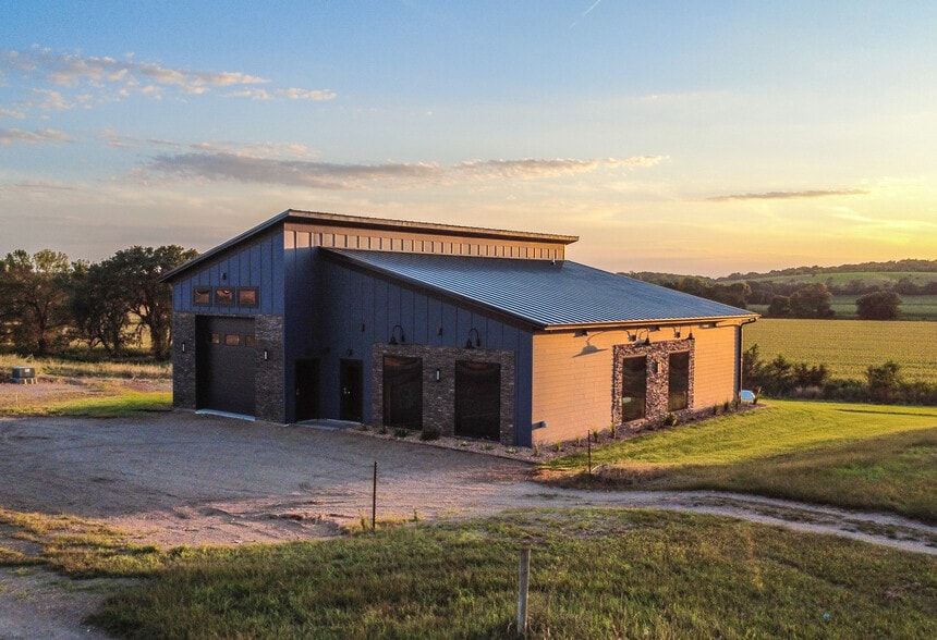 More Photos Of 26655 481st Ave, Brandon Flex For Sale