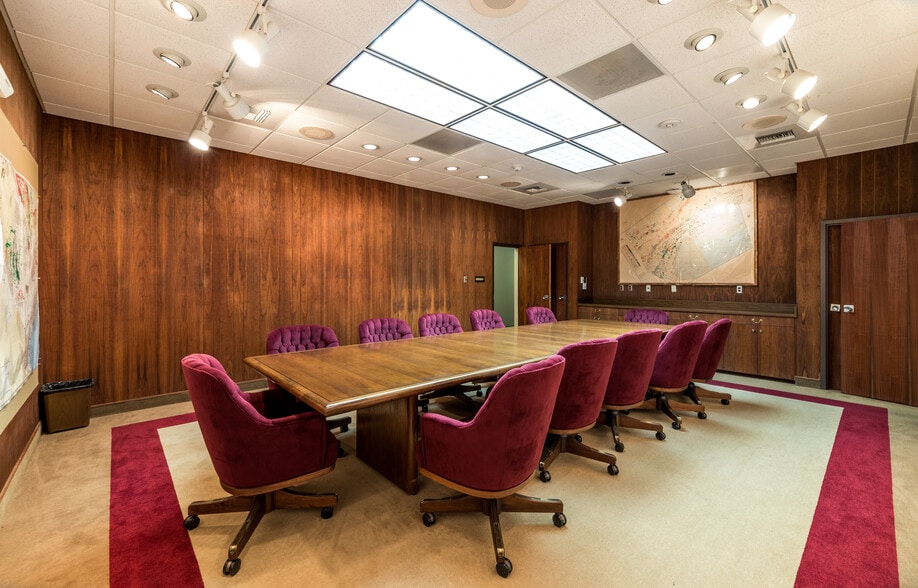 More Photos Of 208 E Houston St, Beeville Office For Sale