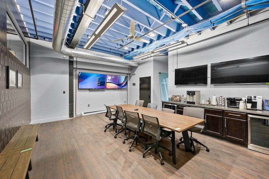 More Photos Of 301-303 W 4th St, Royal Oak Office For Lease