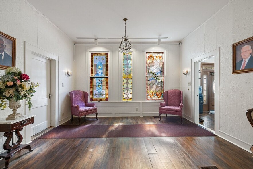 More Photos Of 503 Talbot St, Taylor Funeral Home For Sale