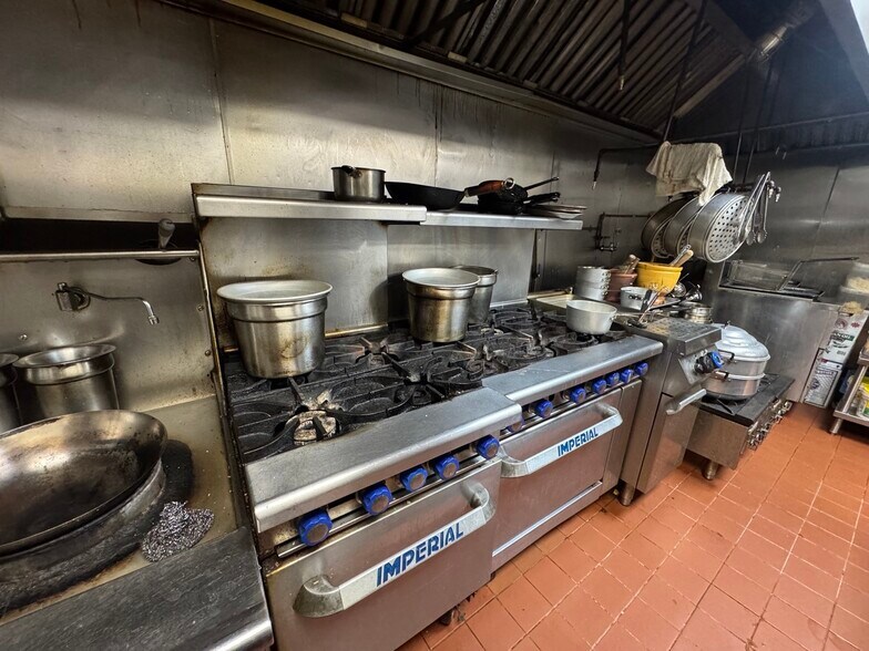 More Photos Of 208 Grand St, Brooklyn Storefront Retail Residential For Lease