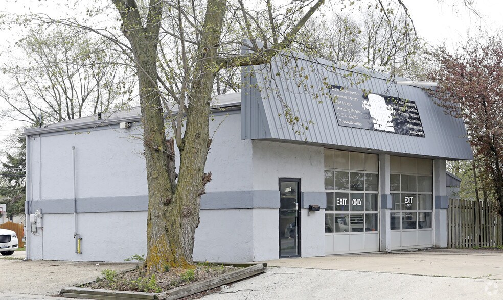 Primary Photo Of 212 S Kennedy, Bradley Auto Repair For Lease