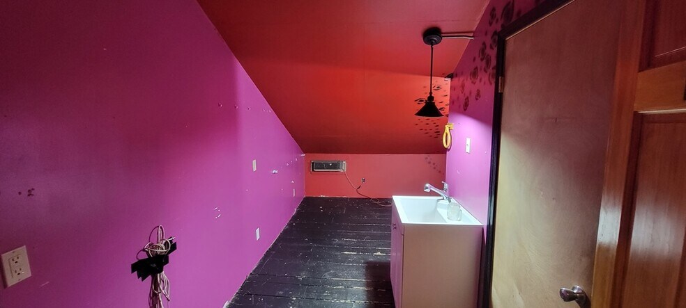 More Photos Of 325 N Main St, Liberty Flex For Lease