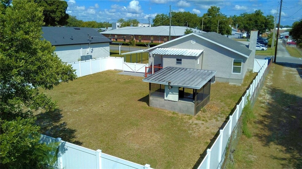More Photos Of 208 Center St, Auburndale Office For Sale