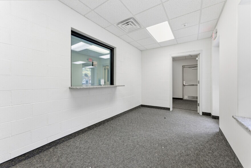 More Photos Of 24 Elise St, Westfield Flex For Lease