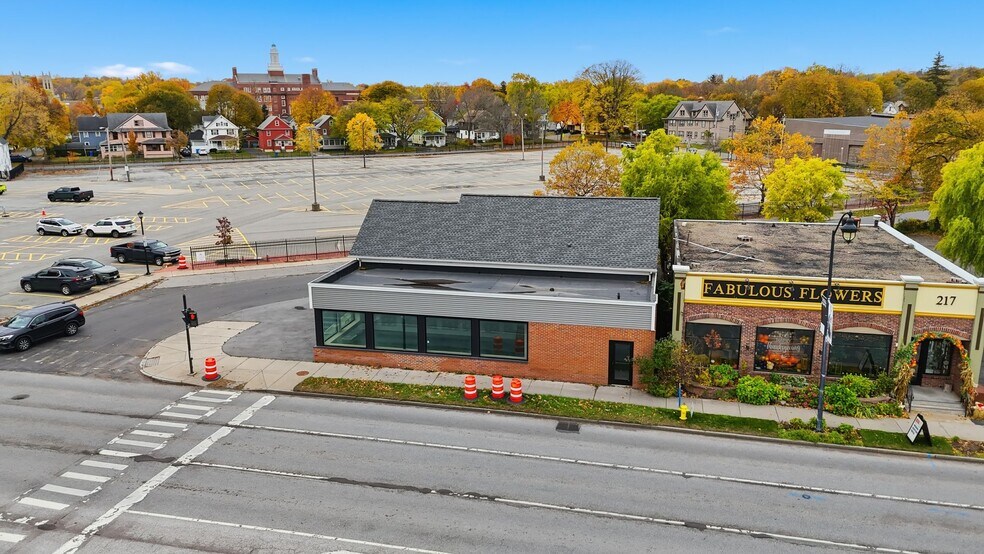 More Photos Of 211 W Ridge Rd, Rochester Storefront For Lease