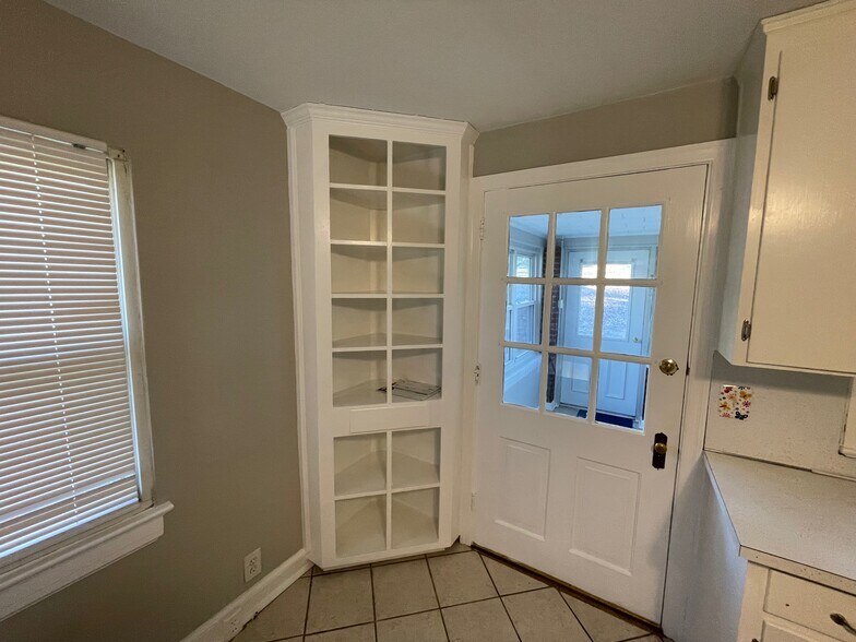 More Photos Of 2745 Orange Ave NE, Roanoke Office For Sale