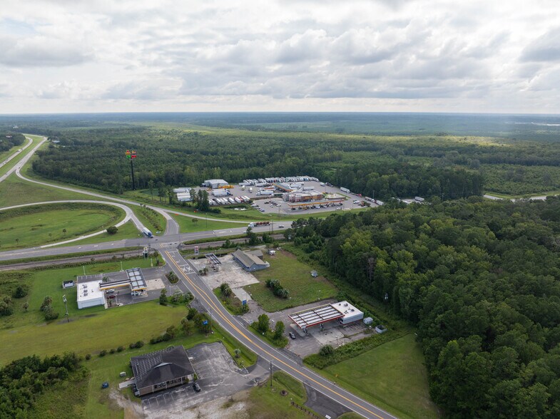 More Photos Of 5 Lane St, Yemassee Storefront For Lease
