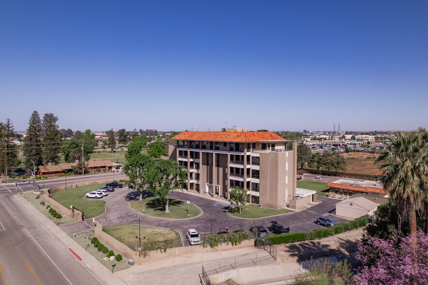 More Photos Of 3200 21st St, Bakersfield Office For Sale