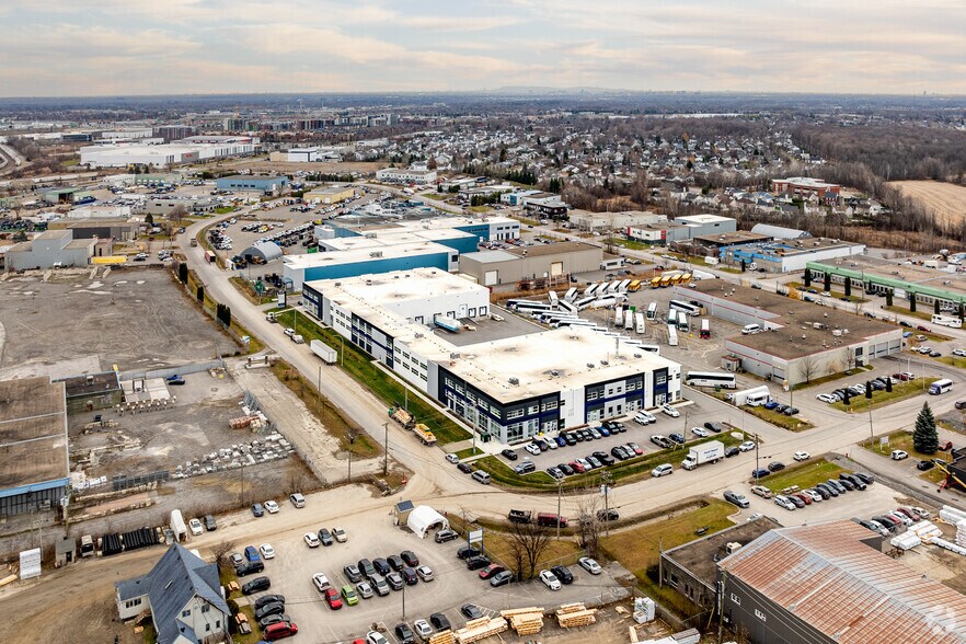 More Photos Of 4177-4233 Rue Marcel Lacasse, Boisbriand Industrial For Lease