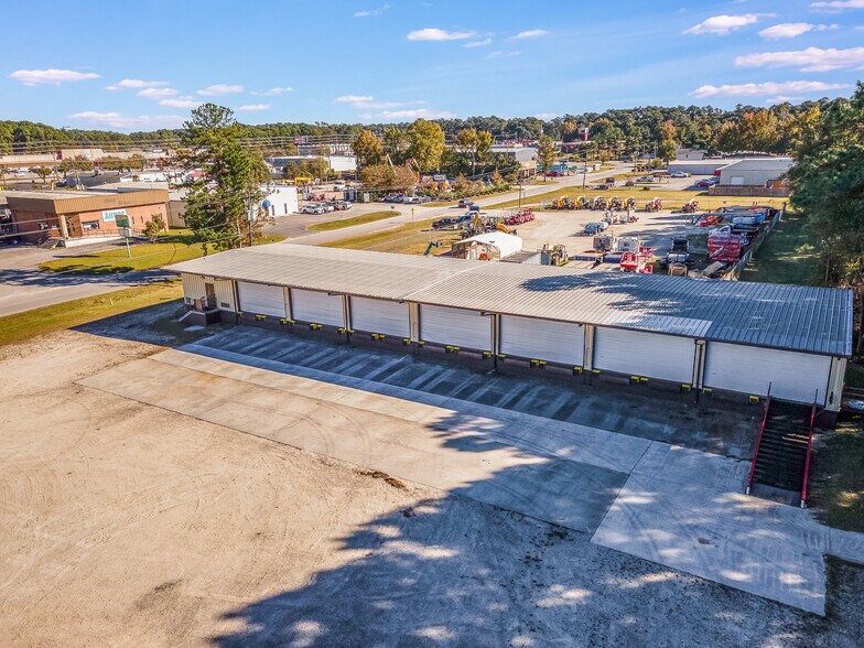 More Photos Of 161 Center St, Jacksonville Truck Terminal For Lease