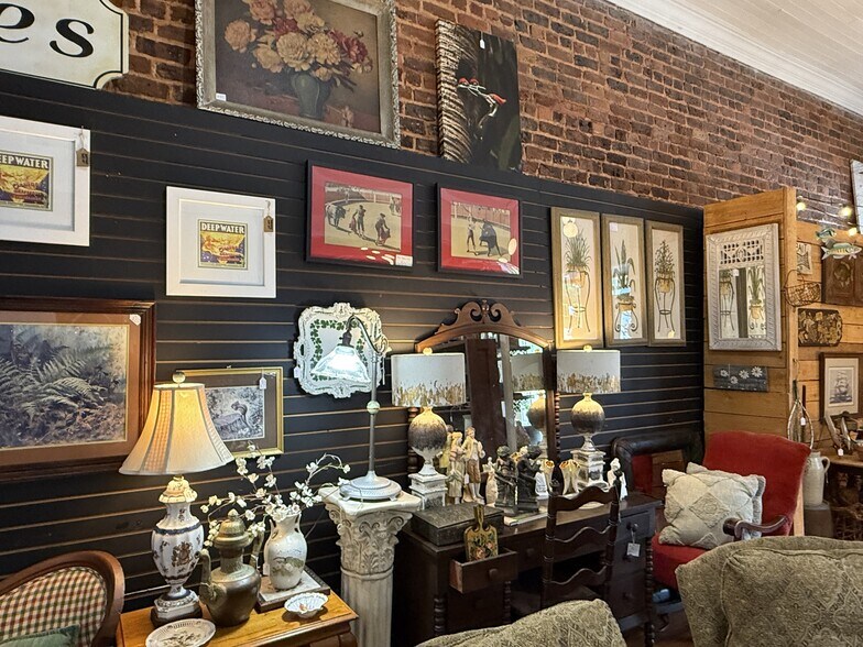 More Photos Of 108 N Main St, Greensboro General Retail For Sale