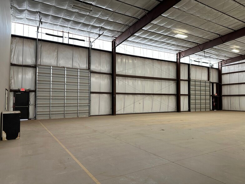 More Photos Of 10001 Lindberg Dr, Midland Warehouse For Lease