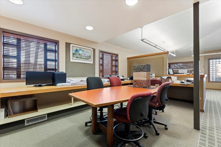 More Photos Of 5200 W State St, Boise Office For Sale