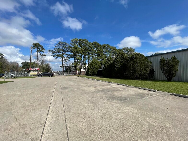 More Photos Of 2211 Louetta Rd, Spring Industrial For Sale