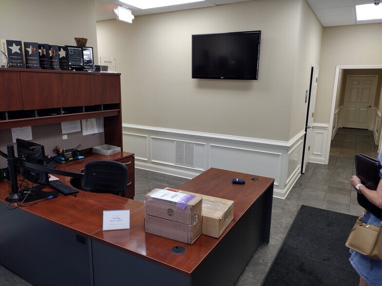 More Photos Of 5207 Belle Wood Ct, Buford Warehouse For Sale