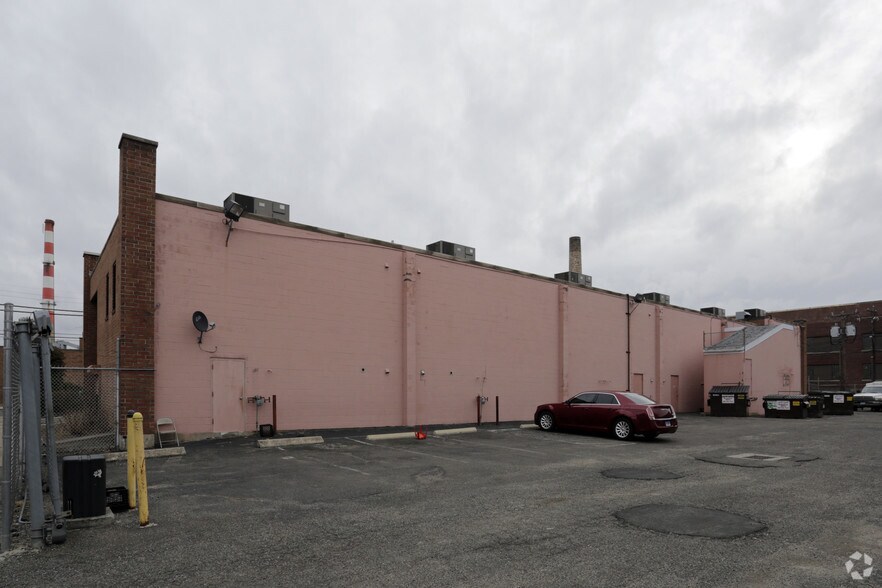 More Photos Of 215 Warren St, Bridgeport Office For Lease