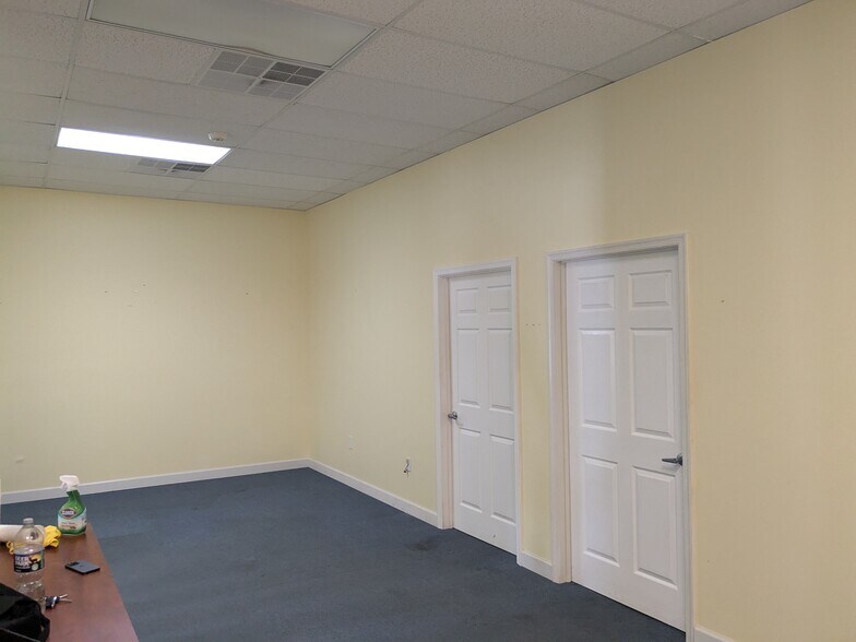 More Photos Of 2014 Renard Ct, Annapolis Showroom For Lease