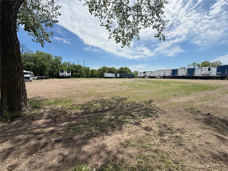 More Photos Of 20026 Empire Rd, Clearwater Warehouse For Sale