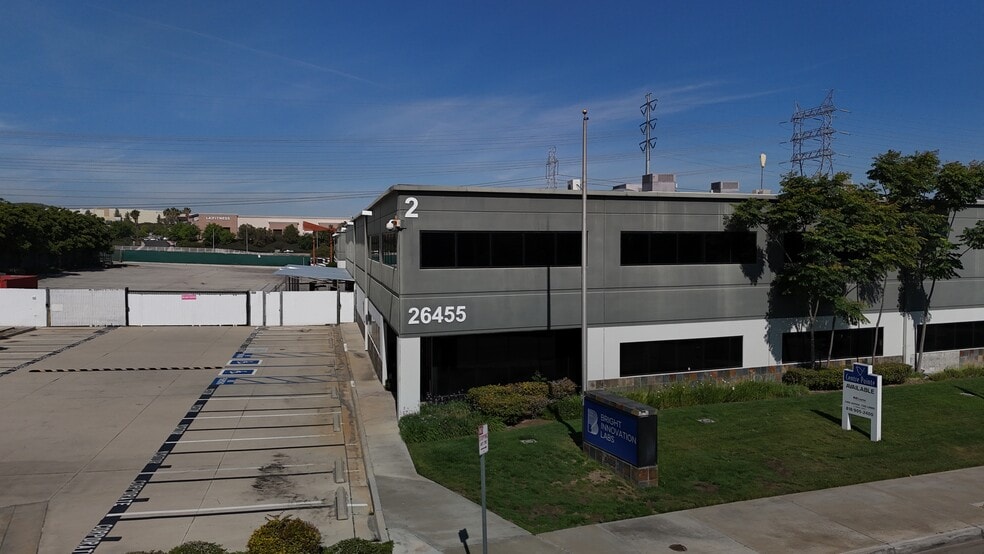 More Photos Of 26455 Ruether Ave, Valencia Showroom For Lease