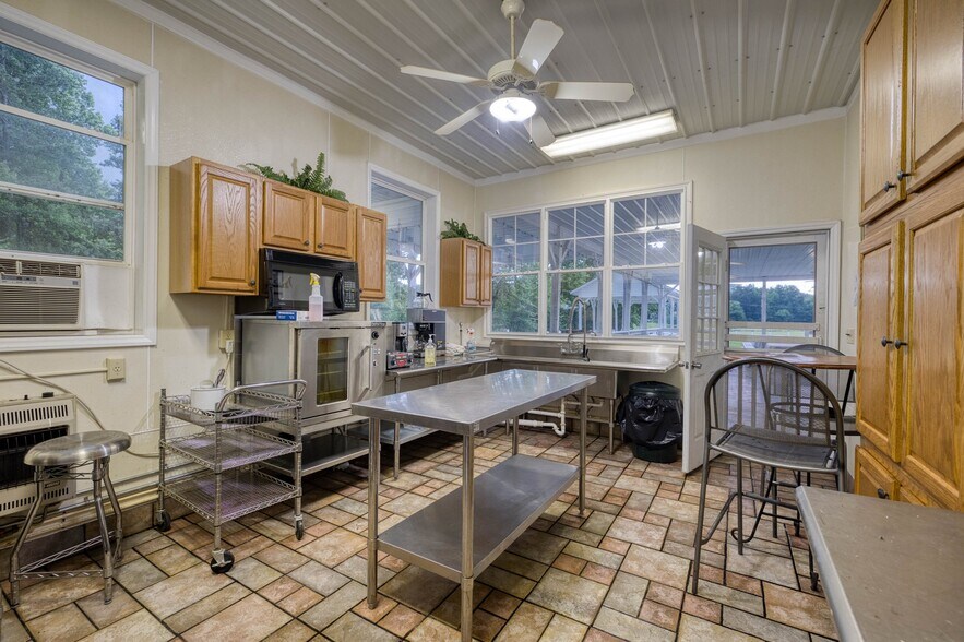 More Photos Of 200 Little Acres Dr, Marion Specialty For Sale