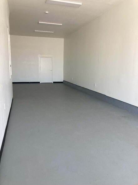 More Photos Of 511 Ocean Front Walk, Venice Apartments For Lease