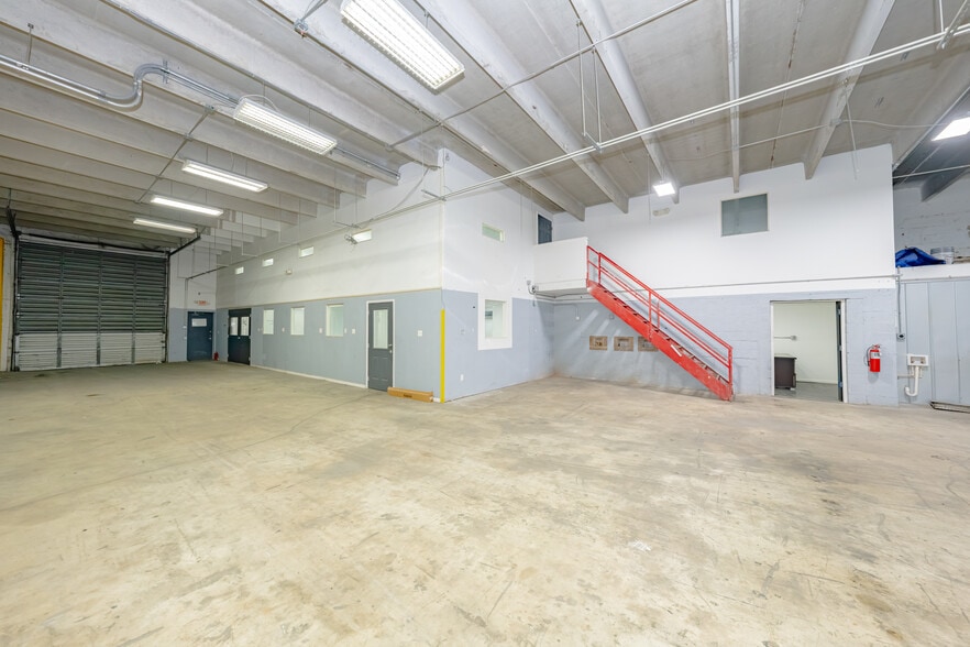 More Photos Of 2335-2337 NW 149th St, Opa Locka Warehouse For Lease
