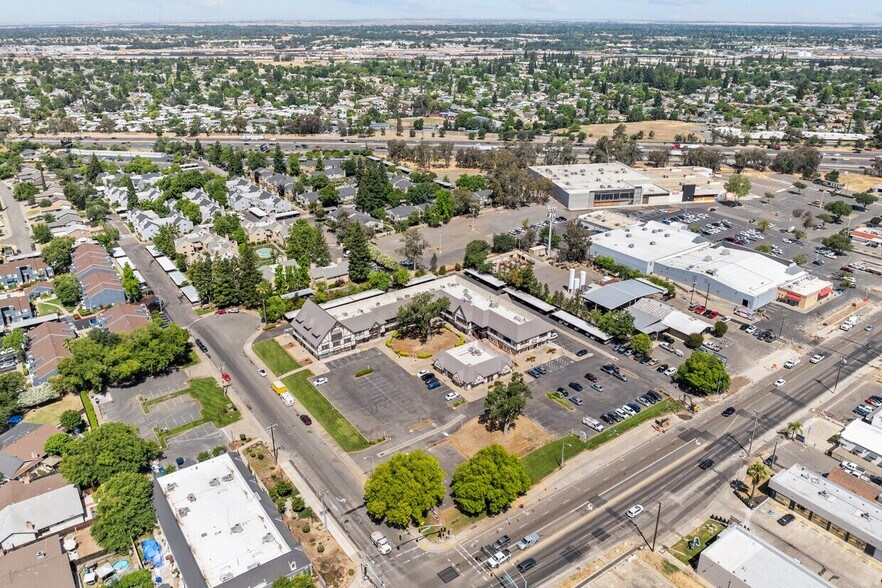 More Photos Of 8421 Auburn Blvd, Citrus Heights Office For Lease