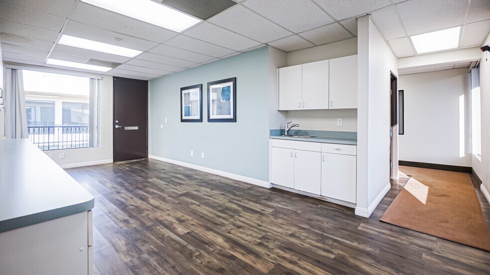 More Photos Of 23717 Hawthorne Blvd, Torrance Office For Lease