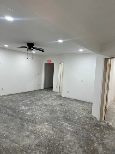 More Photos Of 330 E Oak St, Louisville Office For Sale