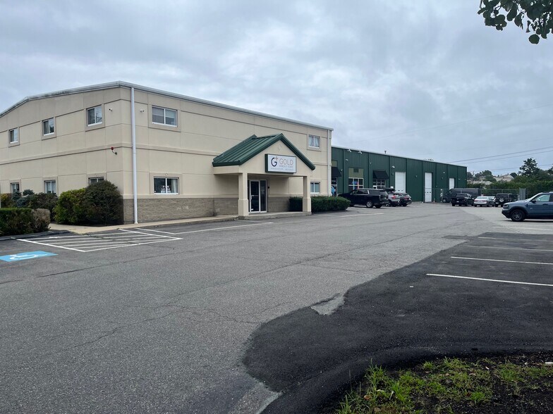 More Photos Of 63 1/2 Jefferson Ave, Salem Office For Lease