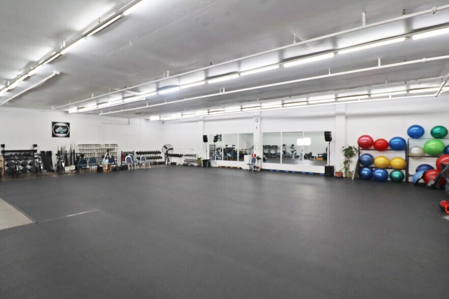 More Photos Of 120-220 Palmer Ave, Cottage Grove Warehouse For Sale